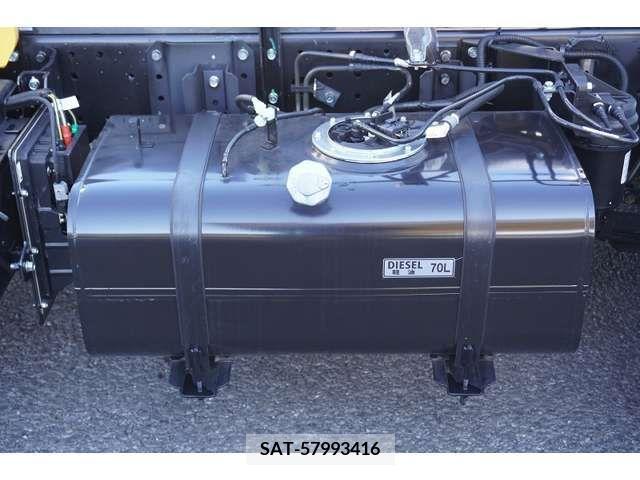 Mitsubishi CANTER 2023-09 225569-15