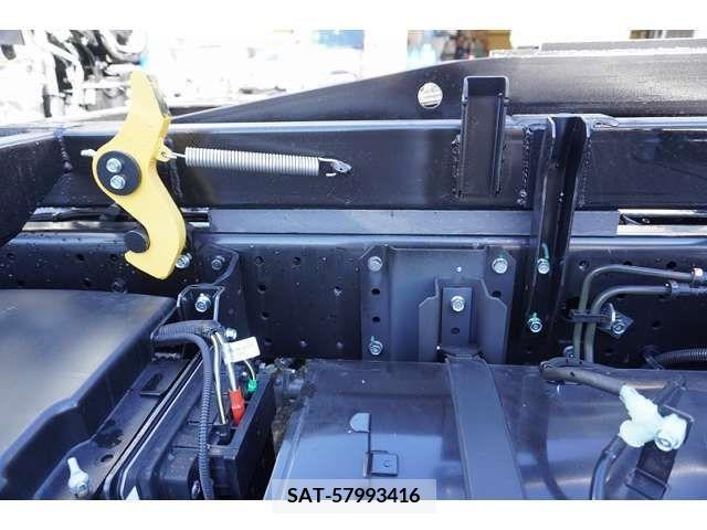 Mitsubishi CANTER 2023-09 225569-12