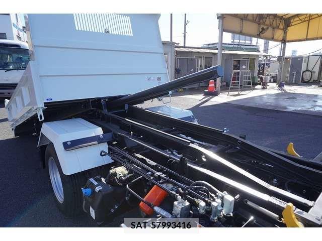 Mitsubishi CANTER 2023-09 225569-18