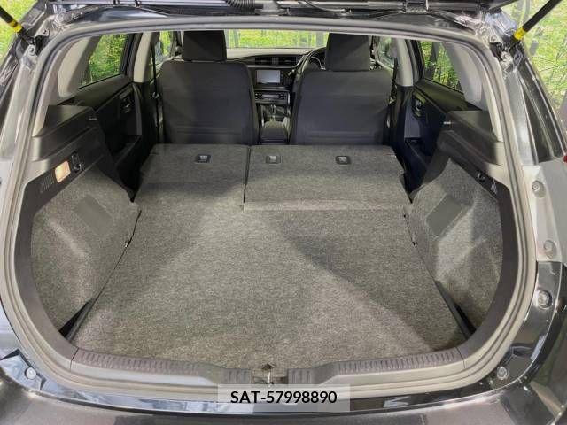 Toyota AURIS 2016-05 261548-11