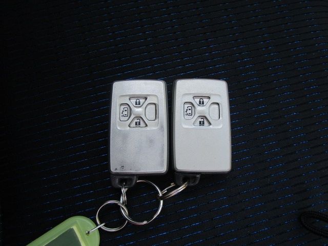Toyota VOXY 2007-12 17214-15