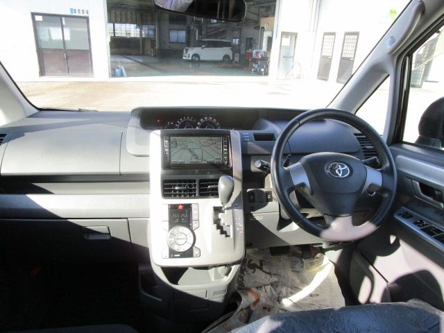 Toyota VOXY 2007-12 17214-3