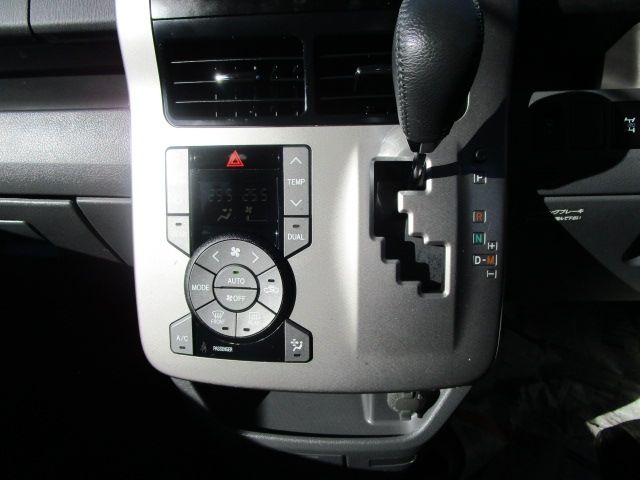 Toyota VOXY 2007-12 17214-11