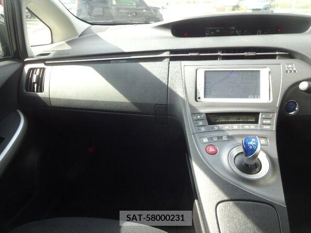 Toyota PRIUS 2013-07 345768-16