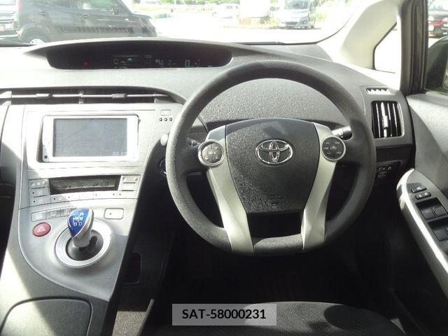 Toyota PRIUS 2013-07 345768-15