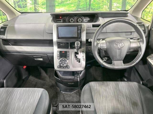 Toyota VOXY 2012-07 321360-1