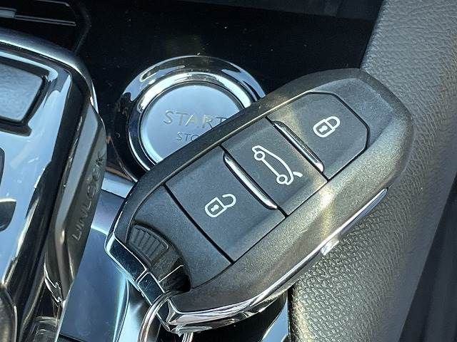 Peugeot 5008 2018-08 21294-9