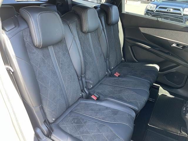Peugeot 5008 2018-08 21294-5