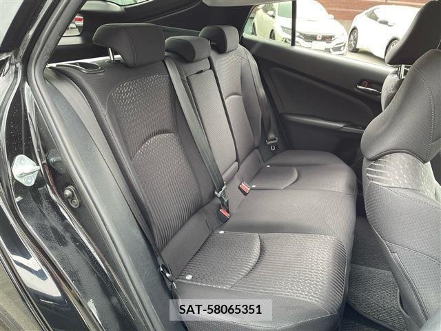 Toyota PRIUS 2017-08 283087-11