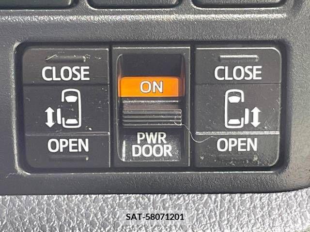 Toyota VOXY 2019-01 377540-2