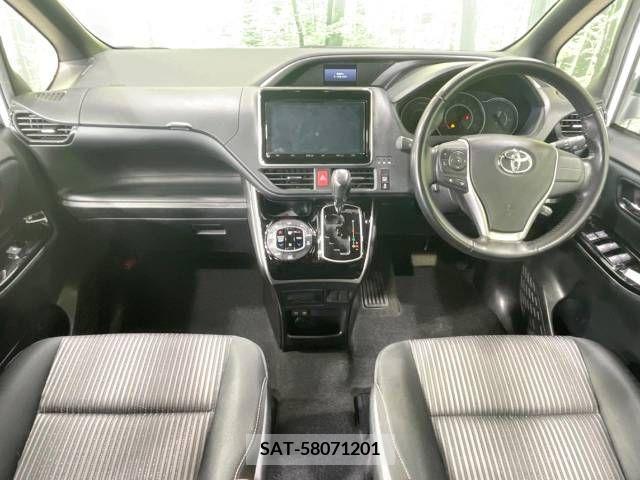 Toyota VOXY 2019-01 377540-1