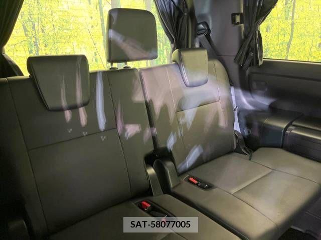 Toyota ESQUIRE 2018-06 335140-10