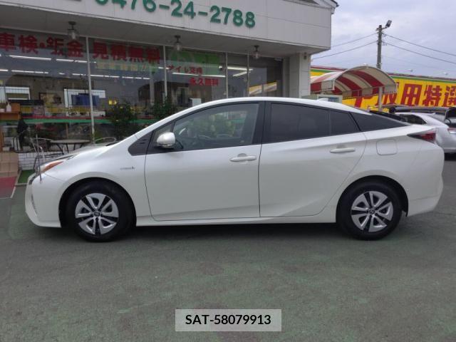 Toyota PRIUS 2016-01 322353-11