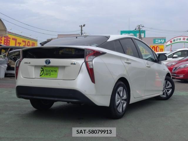 Toyota PRIUS 2016-01 322353-1