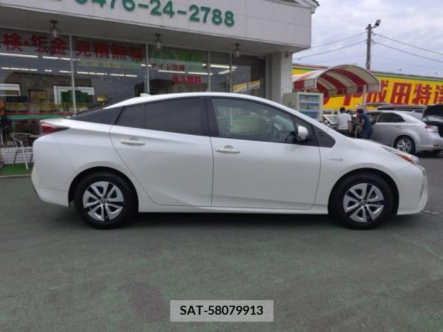 Toyota PRIUS 2016-01 322353-10
