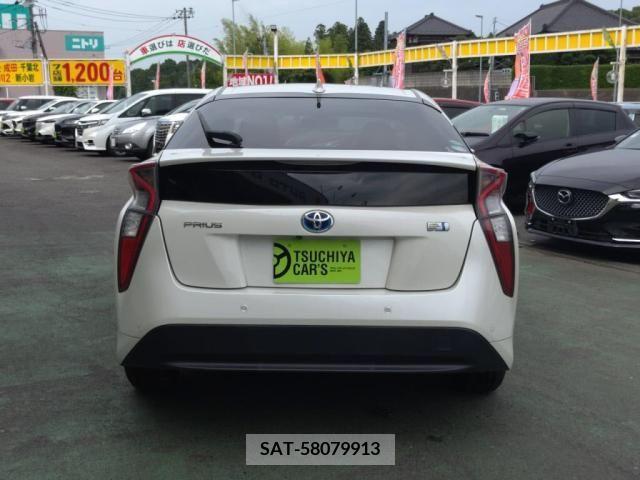Toyota PRIUS 2016-01 322353-9