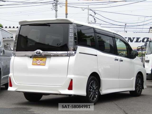 Toyota VOXY 2015-12 321468-3