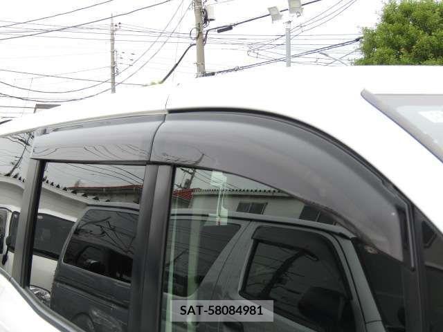 Toyota VOXY 2015-12 321468-18