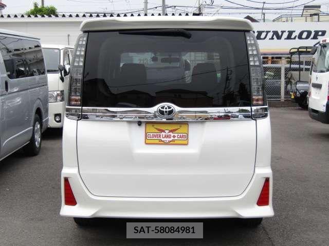 Toyota VOXY 2015-12 321468-5