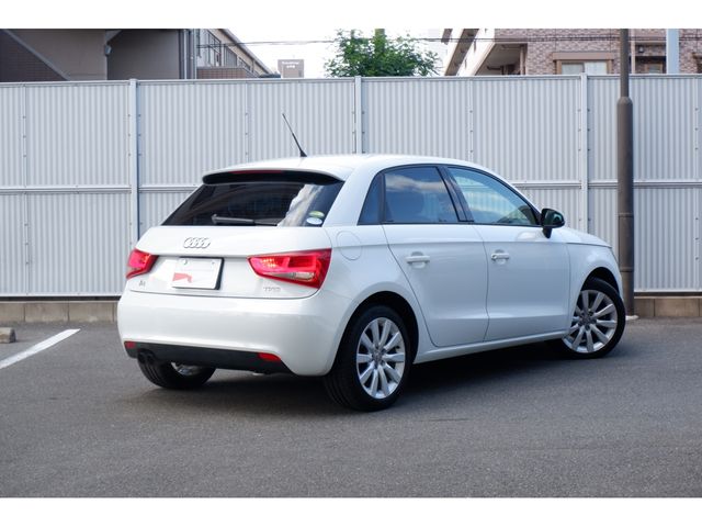 Audi A1 2013-02 186092-7