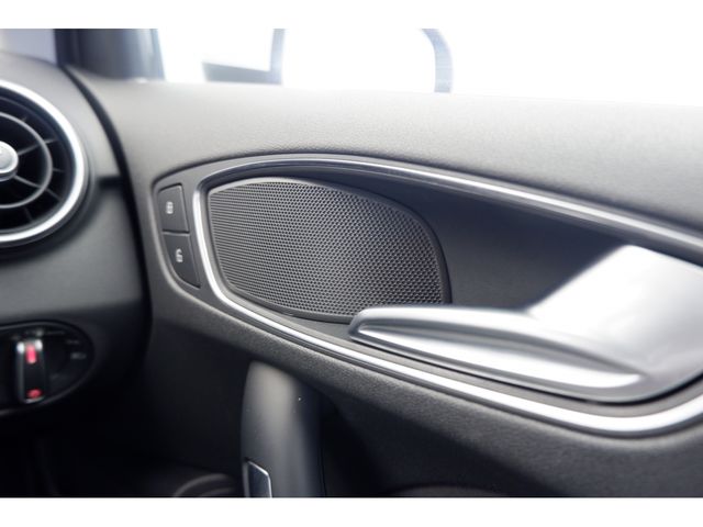 Audi A1 2013-02 186092-24
