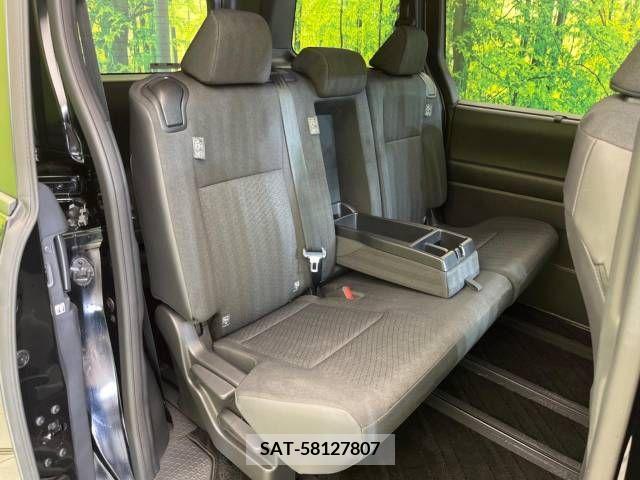 Toyota VOXY HYBRID 2023-07 289451-9