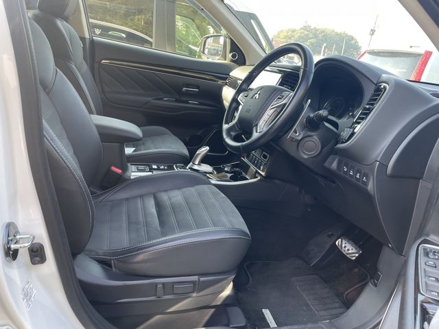 Mitsubishi OUTLANDER PHEV 2019-02 17405-5