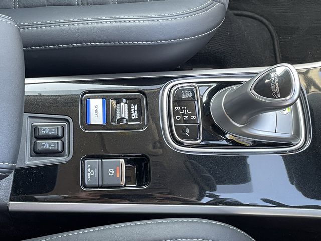 Mitsubishi OUTLANDER PHEV 2019-02 17405-14