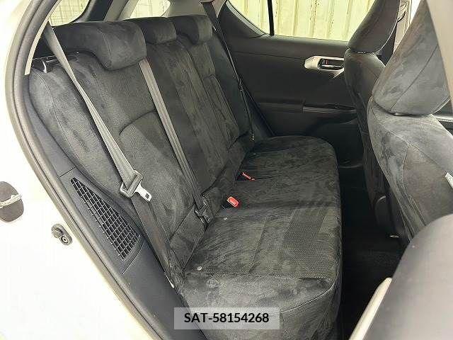 Lexus CT 2012-02 322682-9