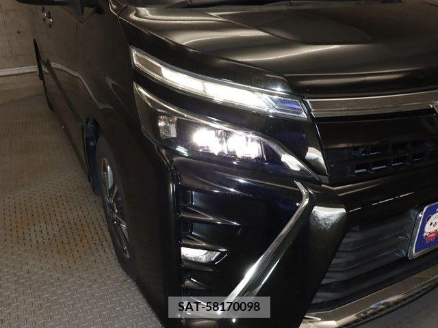 Toyota VOXY 2018-10 370382-19