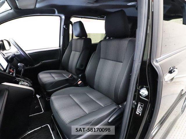 Toyota VOXY 2018-10 370382-5