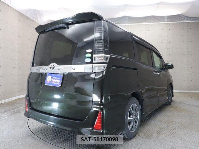 Toyota VOXY 2018-10 370382-1