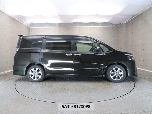 Toyota VOXY 2018-10 370382-22