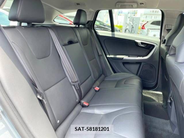 Volvo V60 2015-06 381009-11