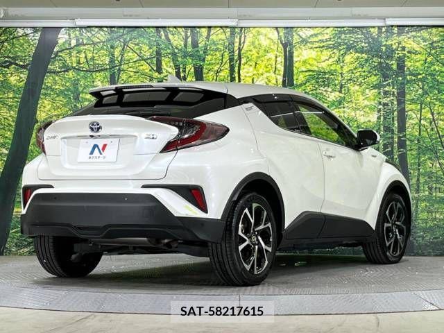 Toyota C-HR 2017-05 379433-17