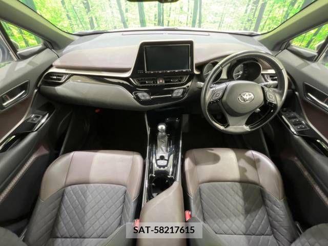 Toyota C-HR 2017-05 379433-1