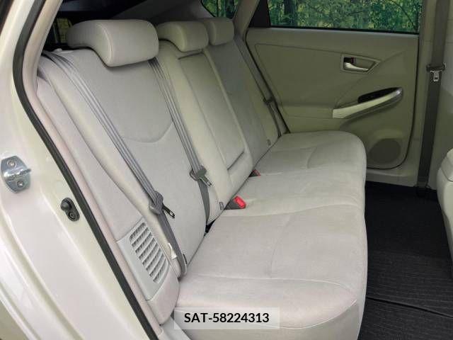 Toyota PRIUS 2013-07 343805-9