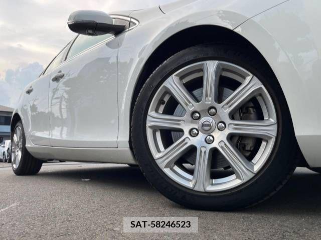 Volvo V40 2019-09 394878-15
