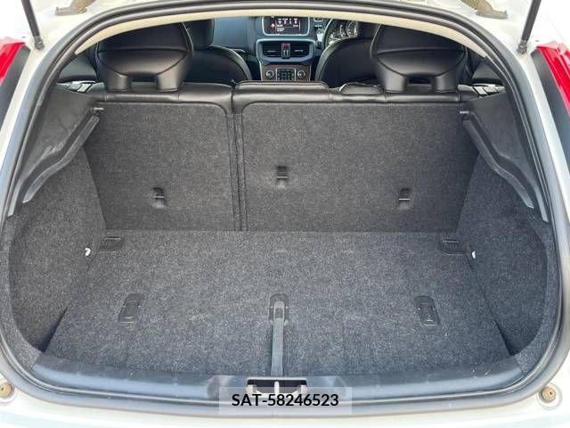 Volvo V40 2019-09 394878-14