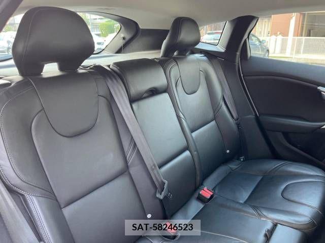 Volvo V40 2019-09 394878-13