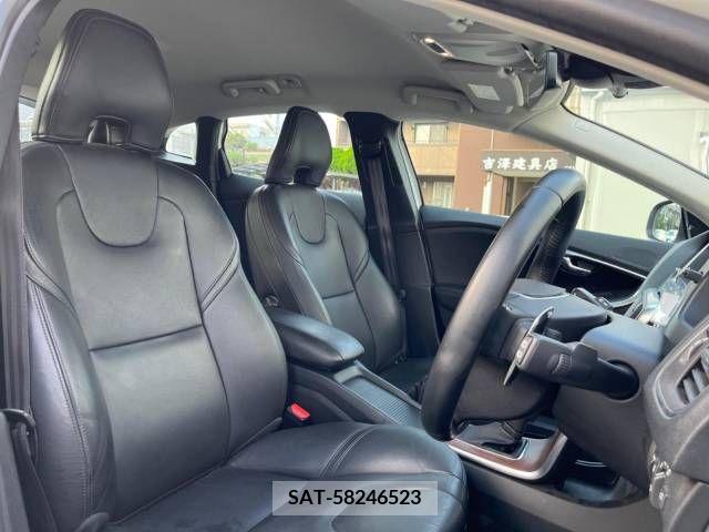 Volvo V40 2019-09 394878-12