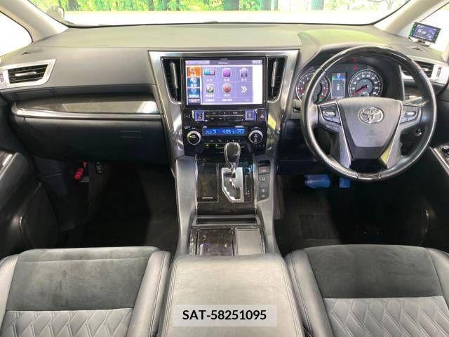 Toyota VELLFIRE 2017-10 369776-1