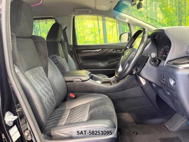 Toyota VELLFIRE 2017-10 369776-8
