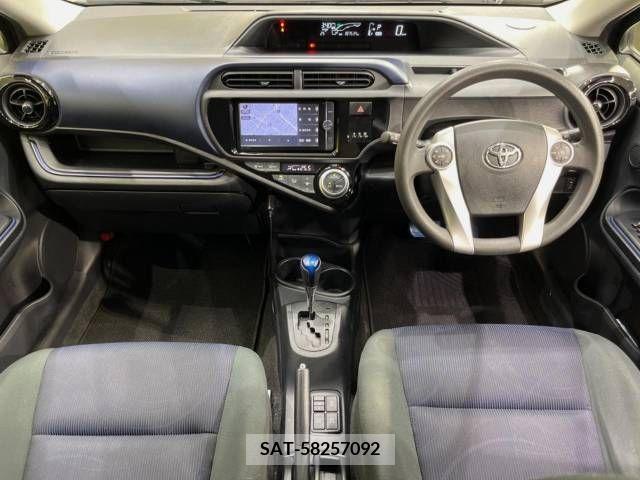 Toyota AQUA 2015-07 328034-1