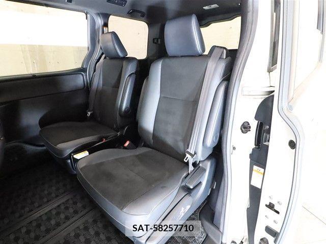 Toyota NOAH 2019-03 221744-6