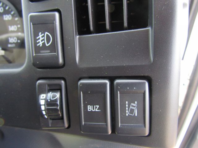 Mazda TITAN 2023-06 6829-22