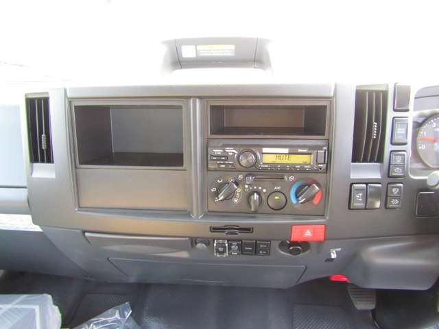 Mazda TITAN 2023-06 6829-16