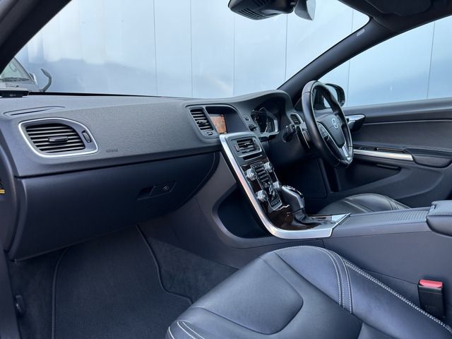 Volvo V60 2017-08 19903-18