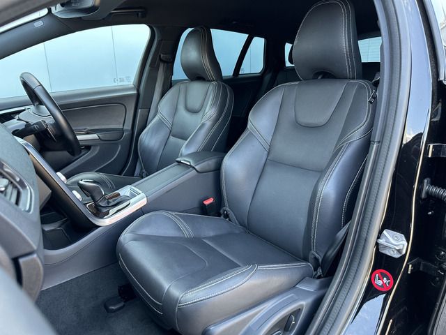 Volvo V60 2017-08 19903-17