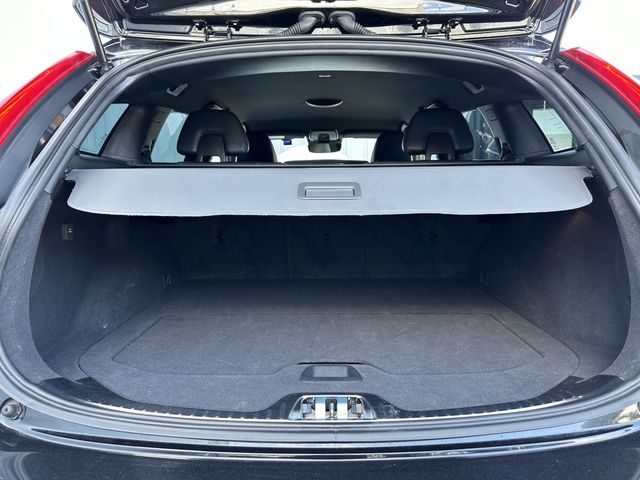 Volvo V60 2017-08 19903-21